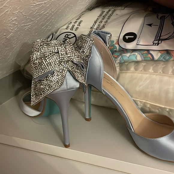 Bridal shoes - Picture 3 of 3